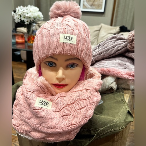 Ugg Set - Picture 1 of 1